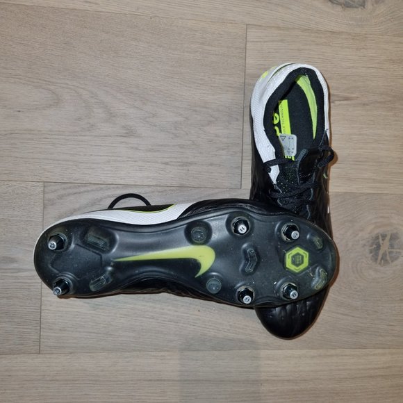 Nike Tiempo Legend 8 Elite SG Cleats Size 10.5 US. - Picture 2 of 4